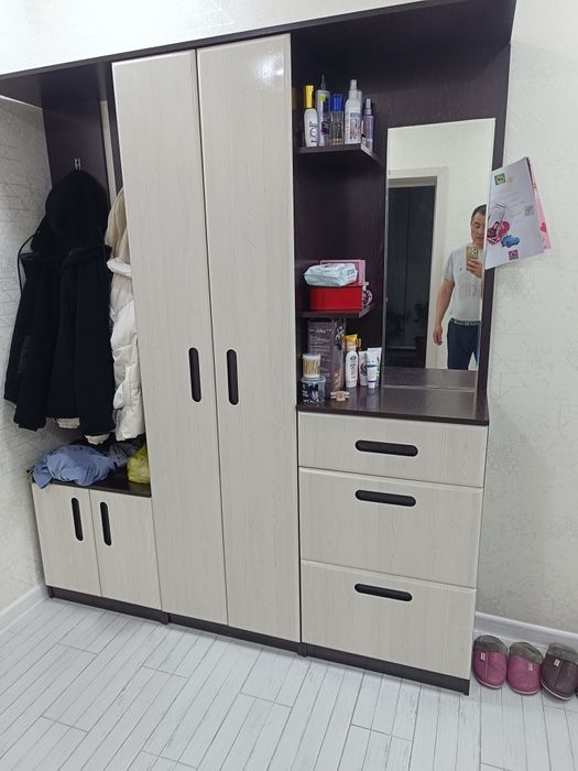 Продам прихожую мебель.