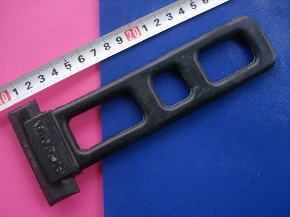 Оригинална скоба за калник Scania 1383858