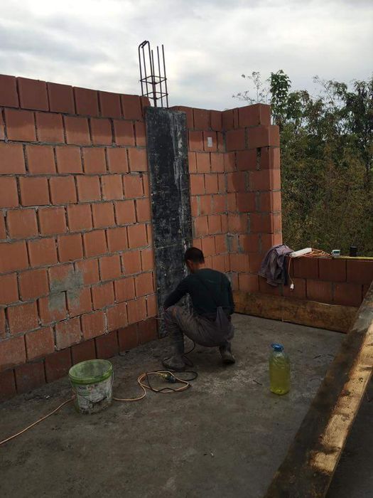 Echipa constructii de la rosu