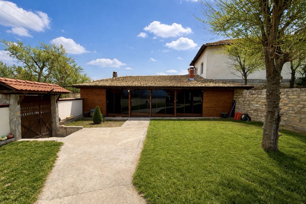 Реновирана къща - гр. Каспичан, кв. Калугерица