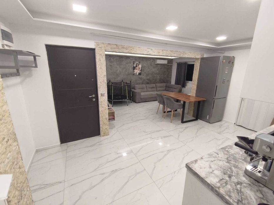Vând apartament  3 camere