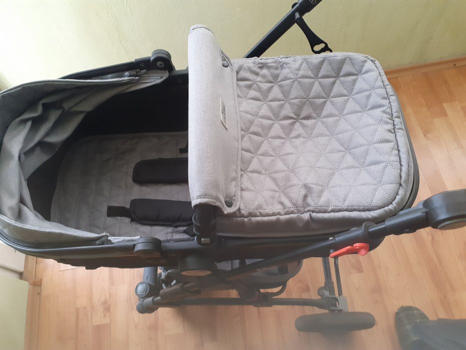 Бебешка количка Lorelli