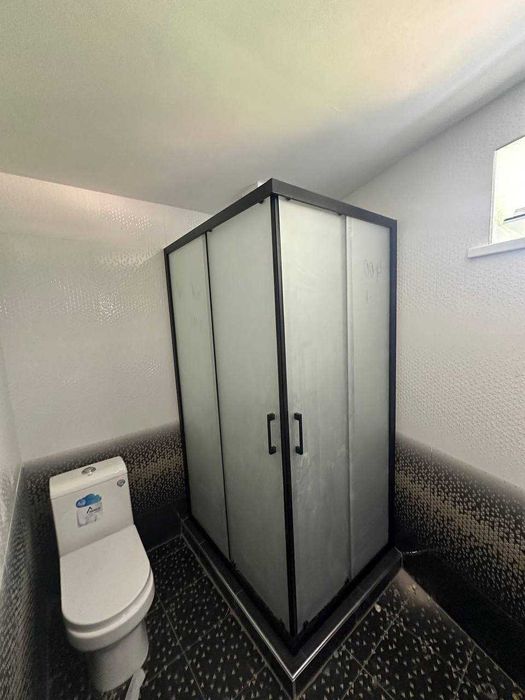 Стеклянные душевые кабины!