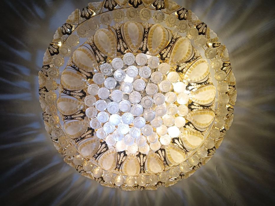 Продается хорошая люстра