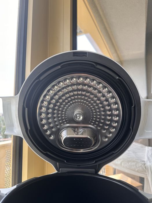 Multicooker inteligent Tefal - cu gatire sub presiune