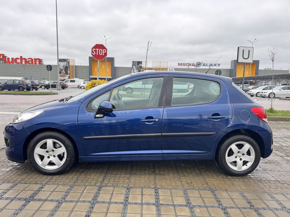 Peugeot 207 2010 • Panoramic • AC • Îngrijită