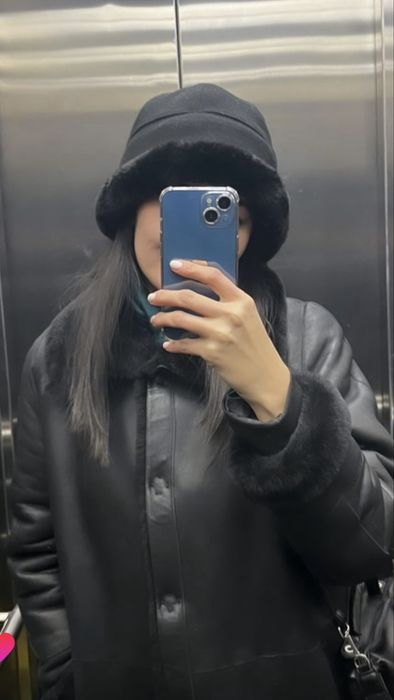 Продается дубленка с шапкой