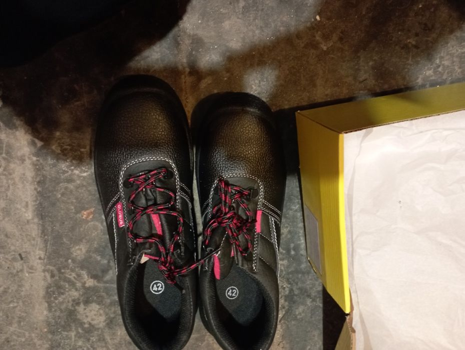 Работни обувки 42
