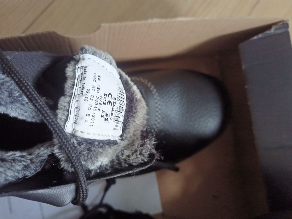 Продам спецботинки зимний