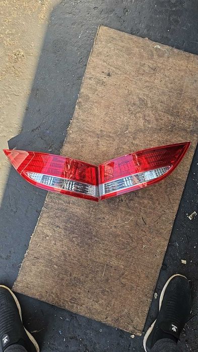 Задние фонари на Honda Elysion