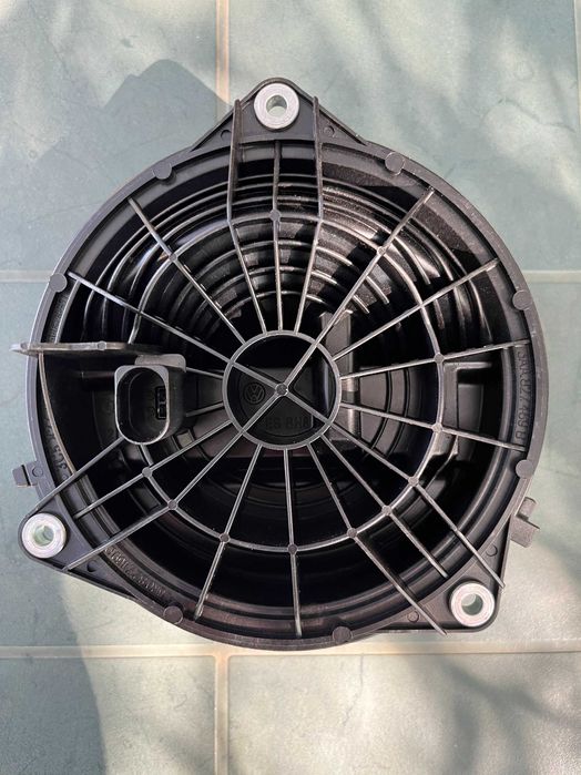 Maner portbagaj haion cu sigla VW Passat B7 B8 CC Golf 6 Cod:3G5827469