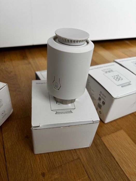 Термоглави за радиатор - Zigbee - 5 глави и 1 порт всичко е като ново