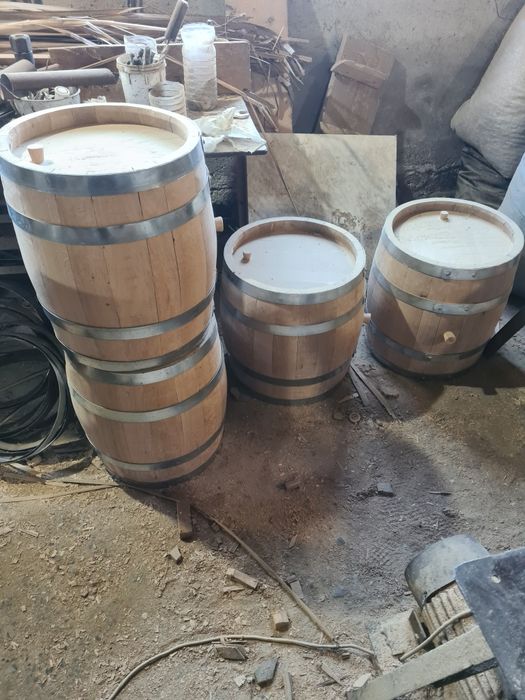 Продавам нови дъбови бъчви.
