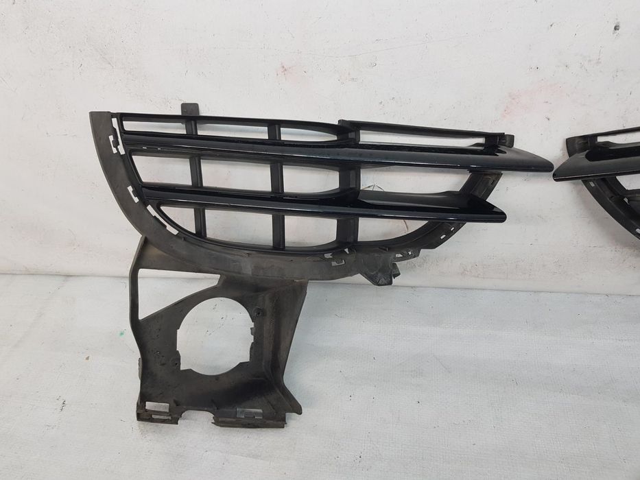 Set grile / Grila stanga dreapta Porsche Cayenne 7P dupa 2011