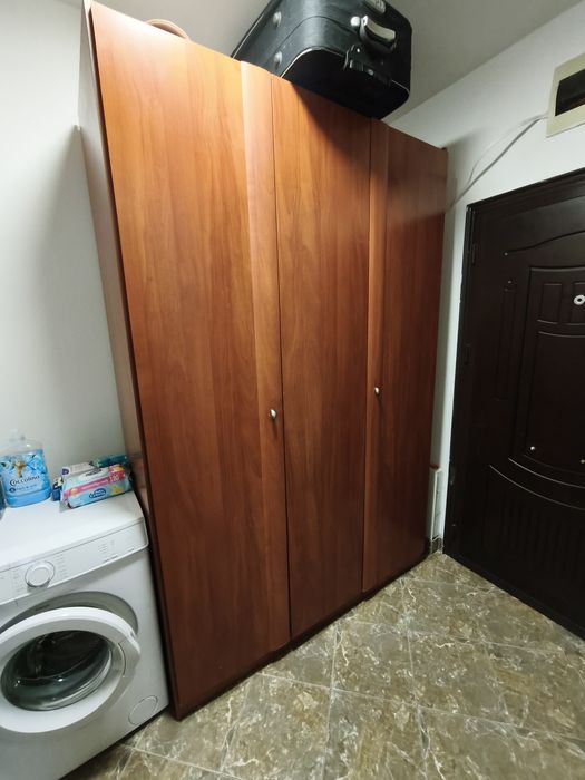 Цена по договаряне. Трикрилен гардероб