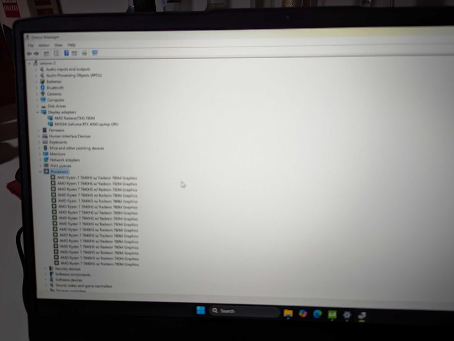 Лаптоп Lenovo LOQ 15APH8, Ryzen 7 7840HS, RTX 4050, FHD IPS 144Hz