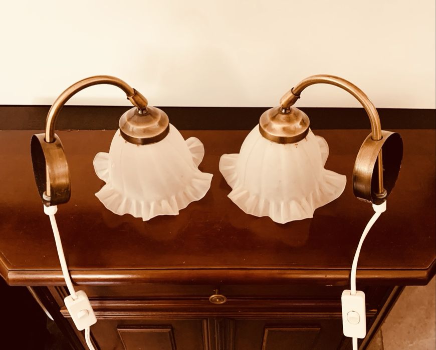 Два винтидж стенни аплика – месингов ефект, стъклени абажури