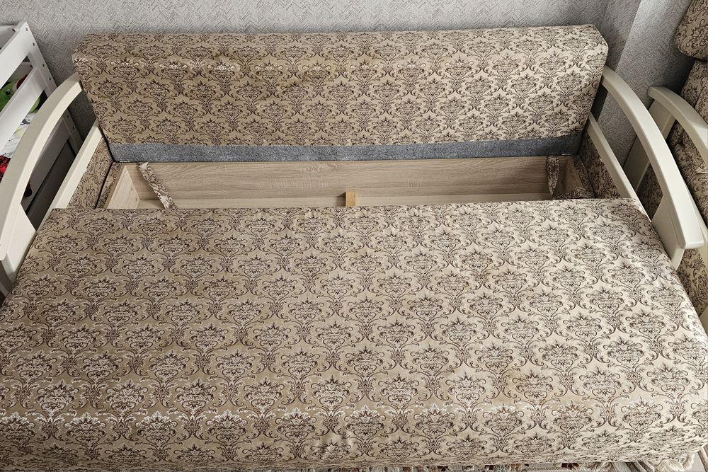 Продам Диван с креслом ортопедический