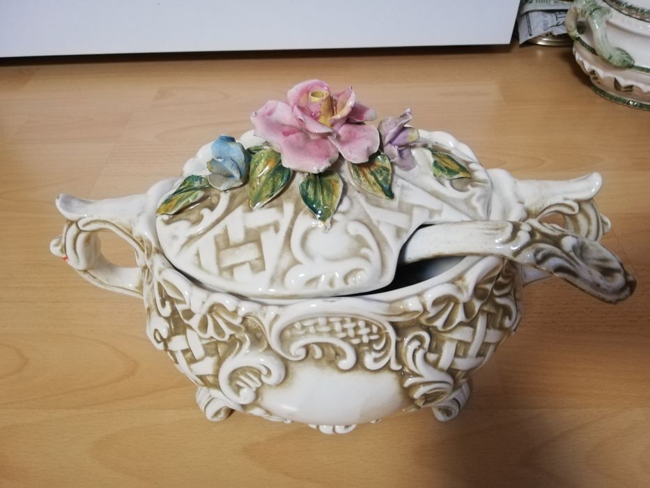 Два супника Capodimonte