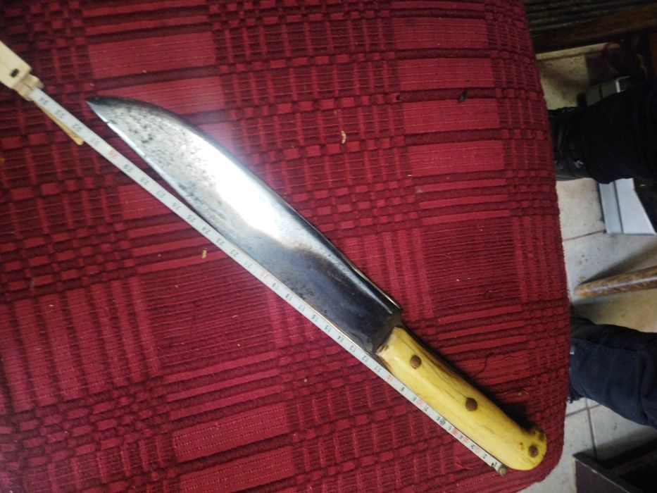 Стар овчарски нож с кокалени чирени