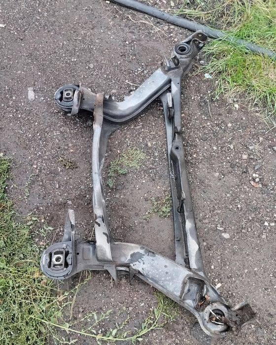 Продам подрамник мерс 190 продам