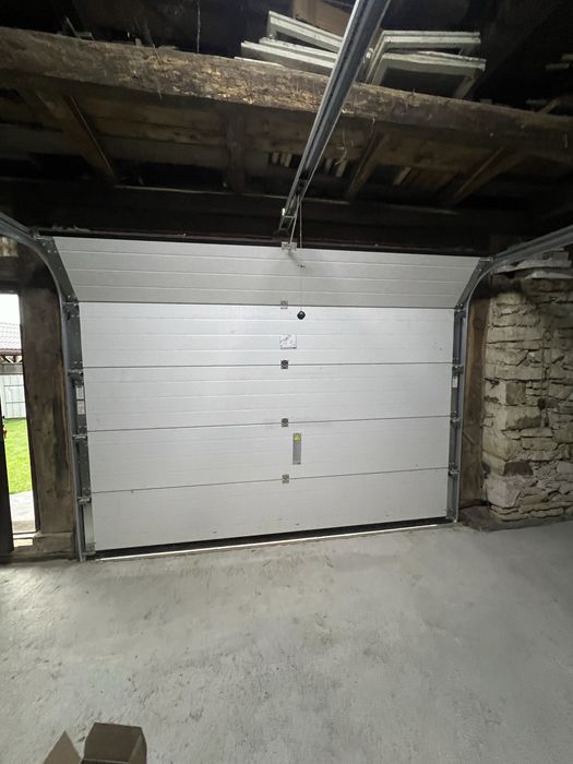 Usa garaj cu telecomanda