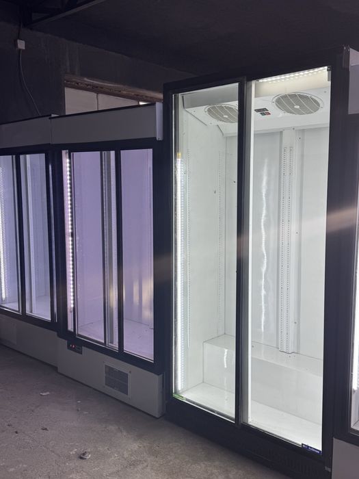 Холодилньик витринный