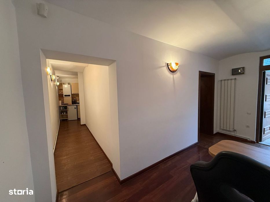Reducere pret-Spatiu comercial 3 camere + CURTE, gata de utilizare