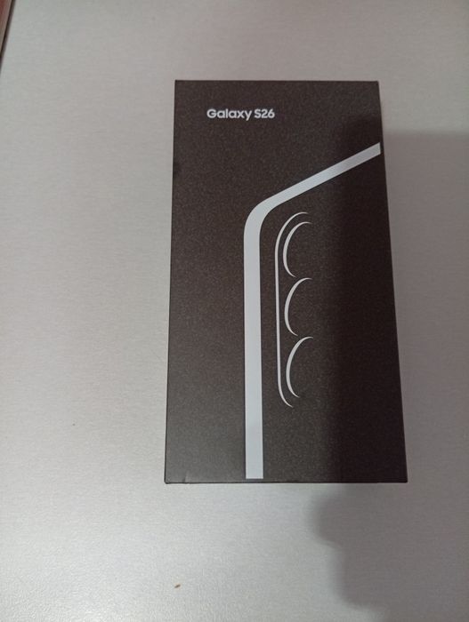 Vand sau schimb cu laptop , Telefon Samsung S26 Nou!