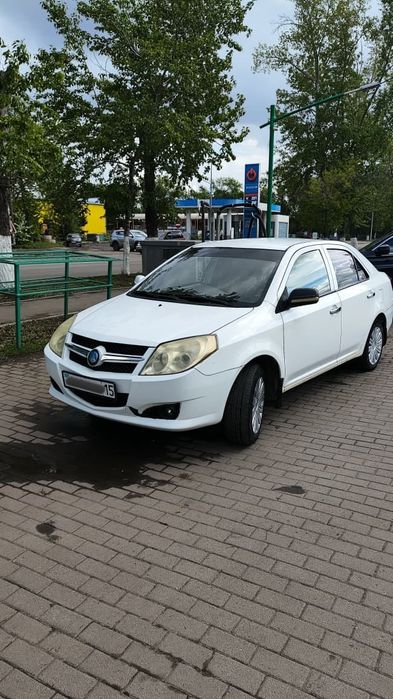 Автомобиль седан