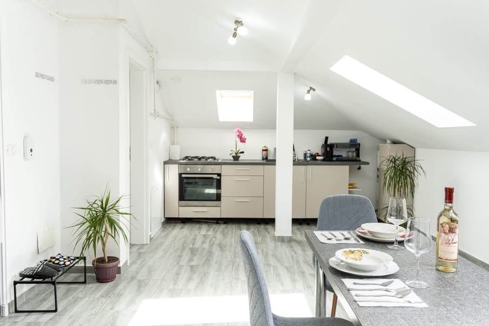 Inchiriez apartament la mansarda in Giroc