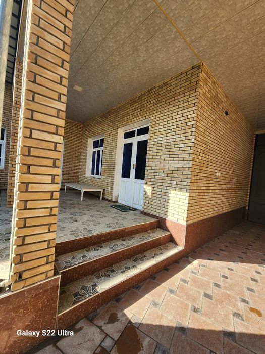 Uchastka hovli sotiladi tayyor 5 sotix