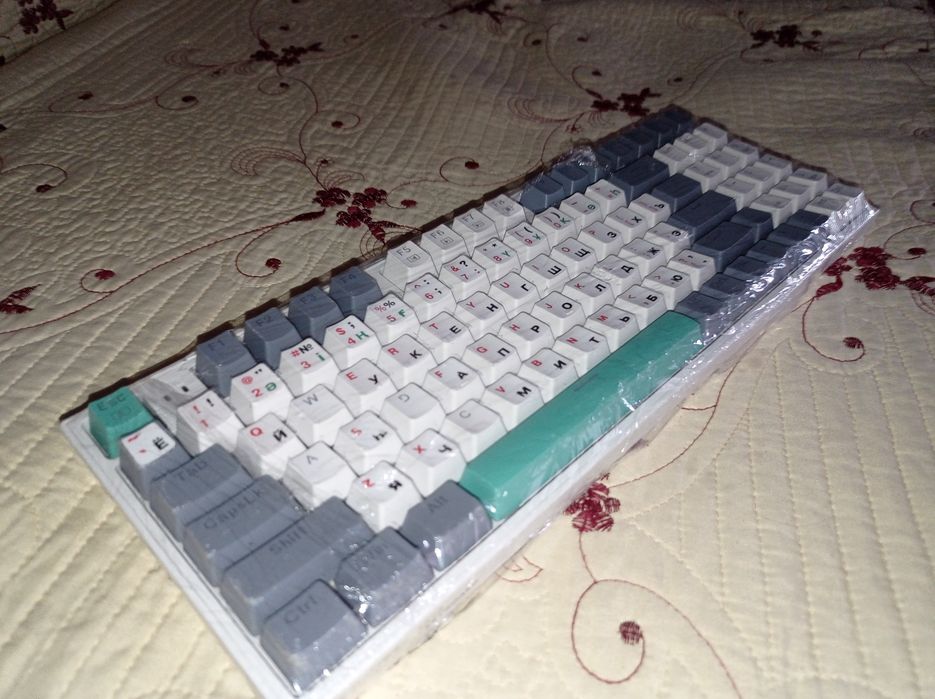 Продам клавиатуру