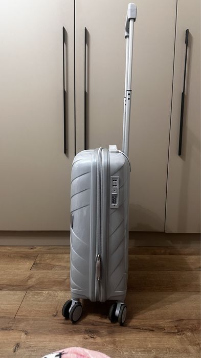 Чемодан маленький,пластик,20л