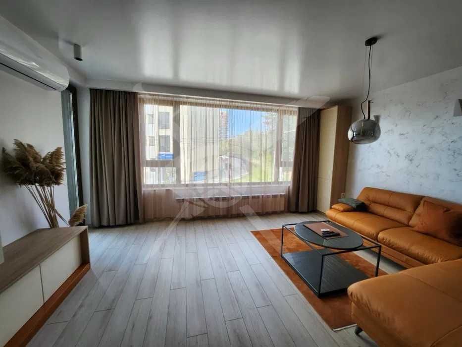 Дава се под наем Тристаен апартамент в Варна, Бриз - 93 кв.м за 2000 € - Снимка #1