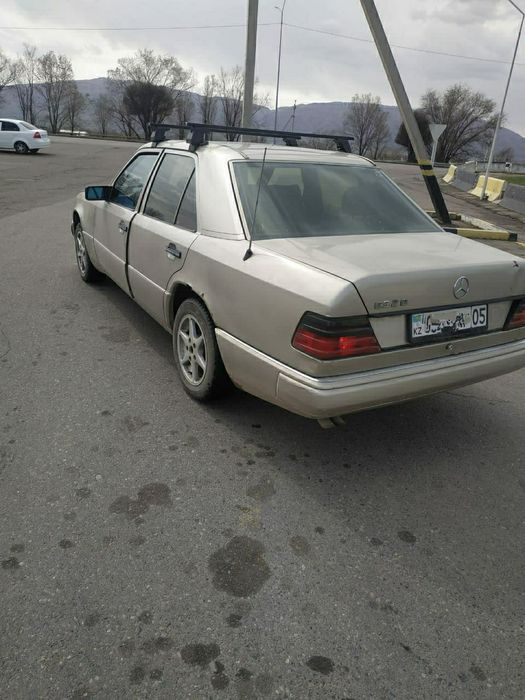 Мерседес е класс 124