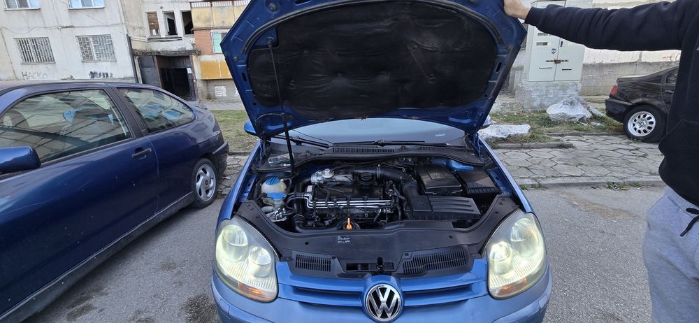 Продавам Golf 5 1.9 TDI 105k.