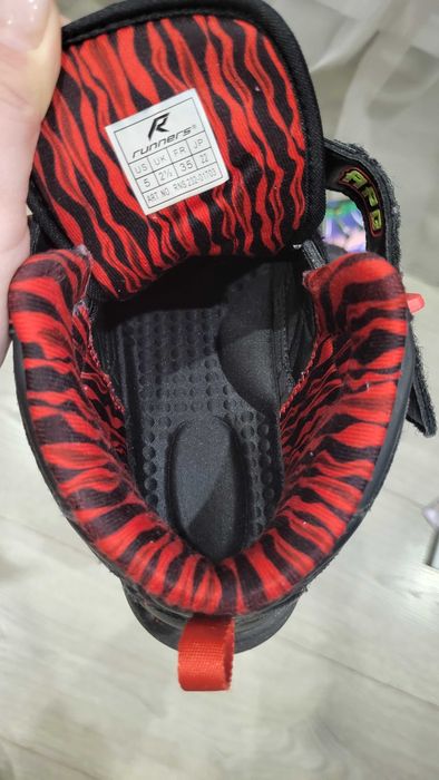 Продавам високи маратонки APG