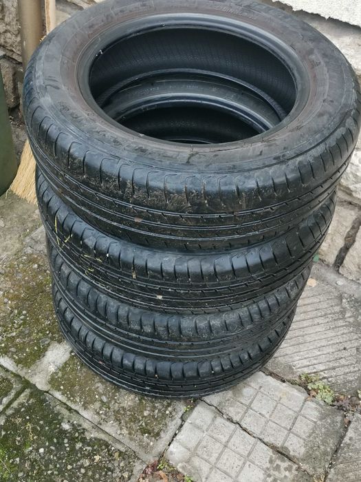 Зимни гуми 2 броя firestone 215/70/16 и 4 броя летни 165/70/14