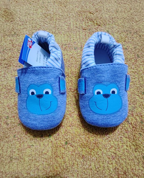 Pantofi de interior/ botosei noi 12,5 cm