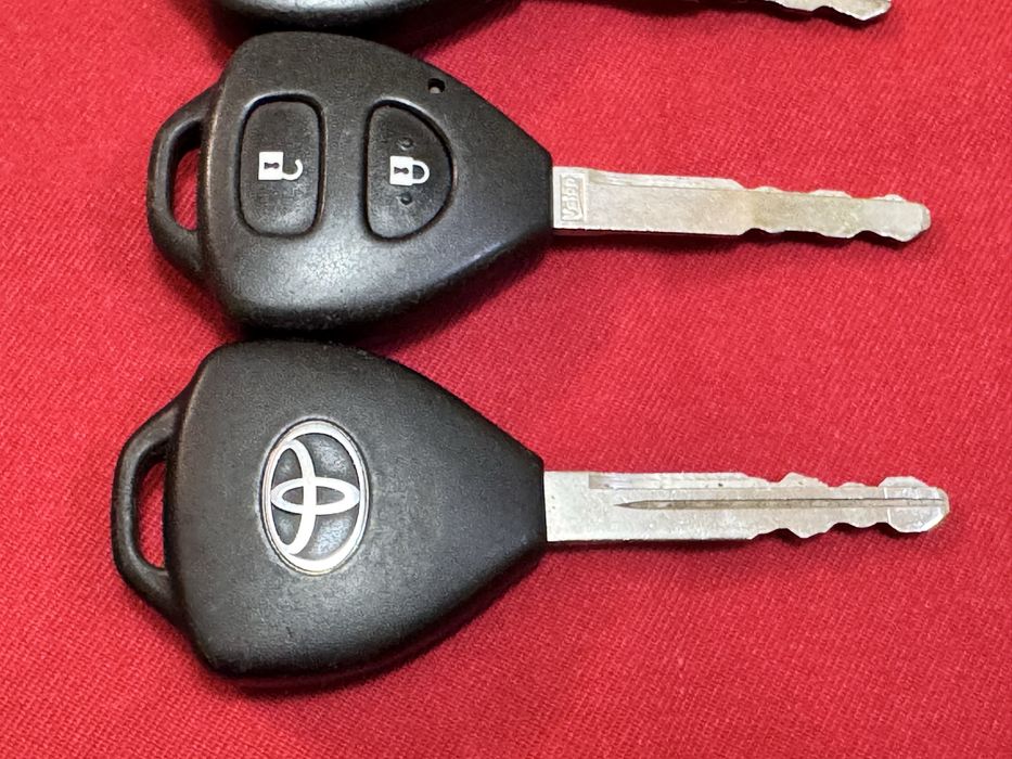 Ключ за Toyota Camry Corola 2000-2010г  оригинален с 2бутона