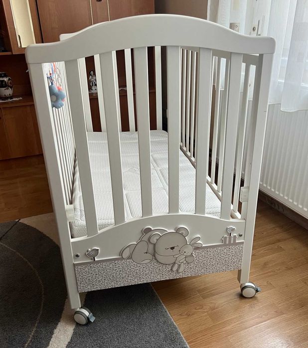 Patut din lemn si saltea pentru copii foarte putin folosit