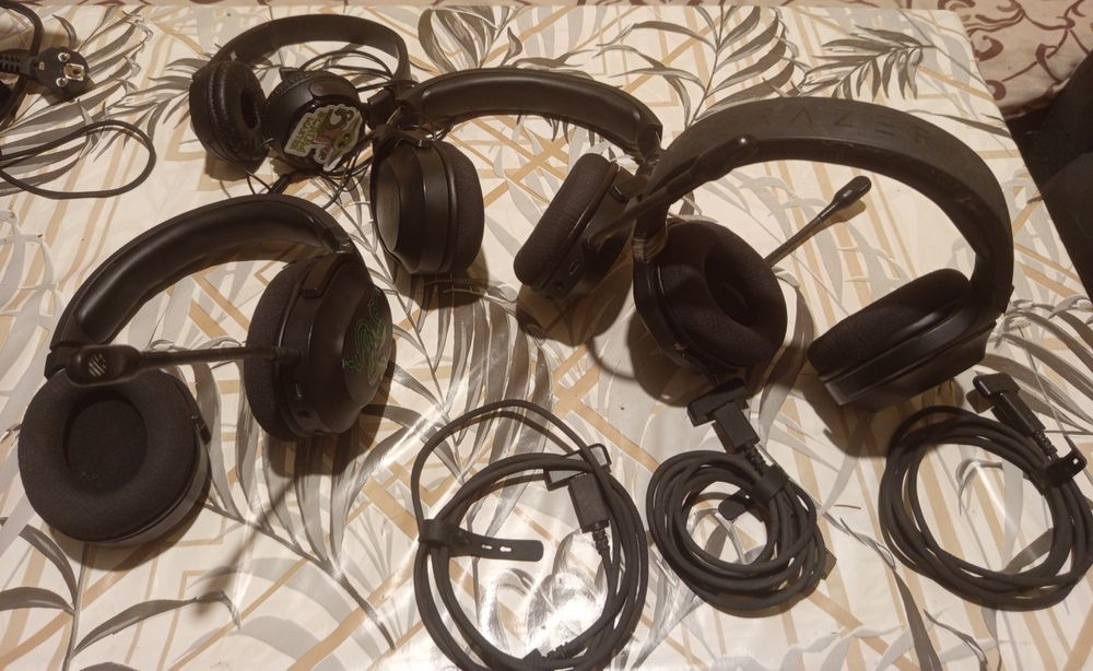 Слушалки с микрофон