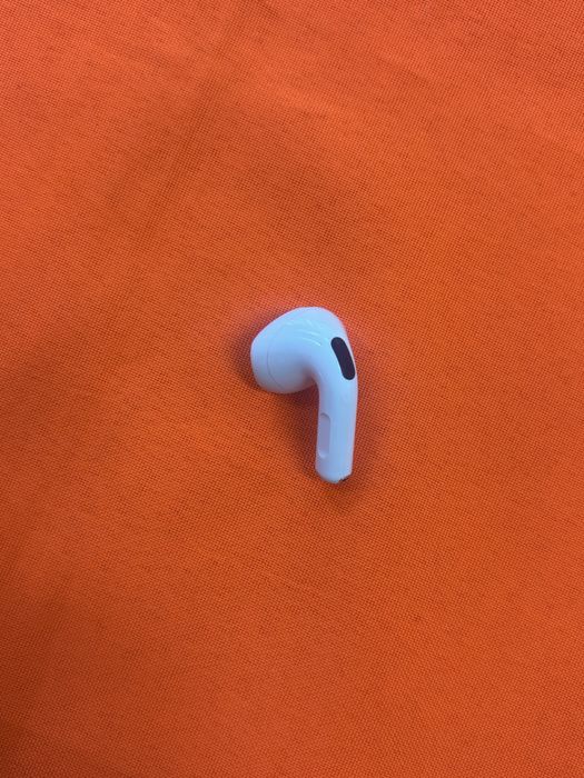 Левое ухо Airpods 4