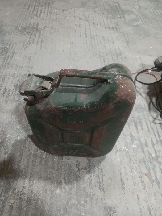 Канистер для бензин