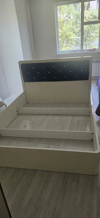 Продам двуспальная кровать все есть