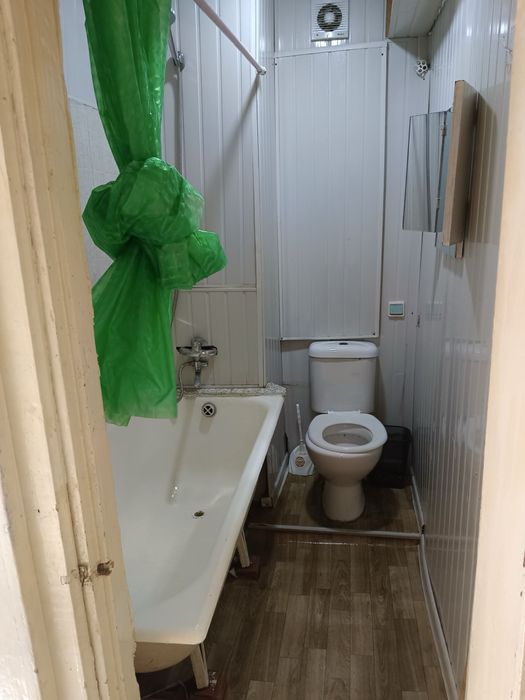 Metroni oldida 5 bekat derevyashka 2 hona ijaraga beriladi