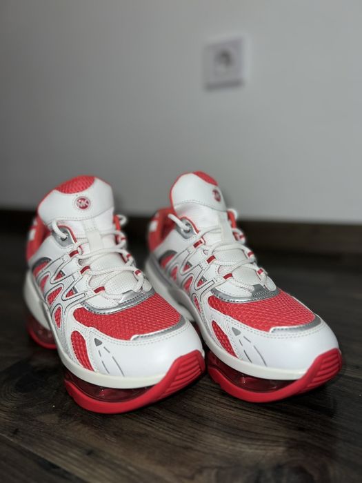 Michael Kors висок модел