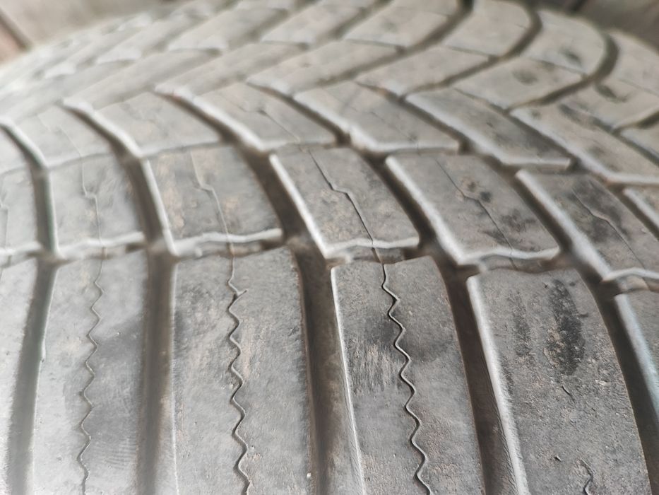 Всесезонни Гуми Bridgestone 225 60 r18