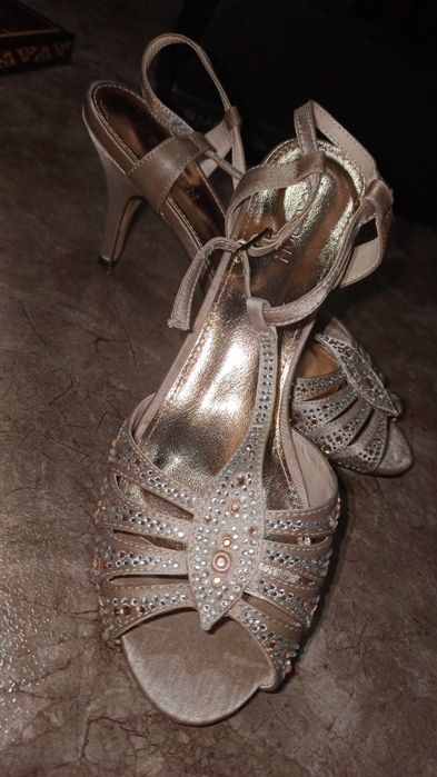 Продам вечернюю обувь